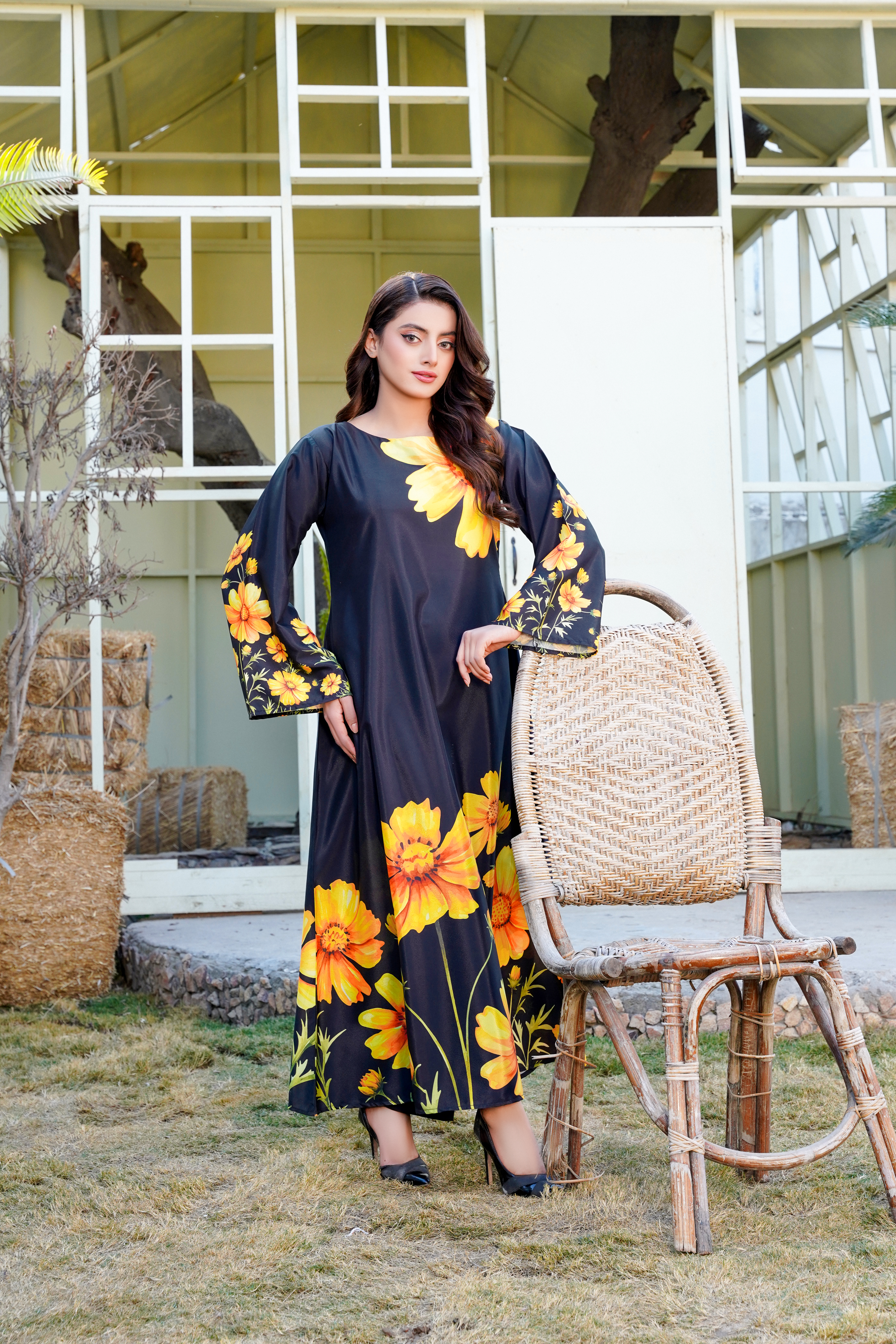 Svelte: Black Long Maxi With Floral Touches - 392