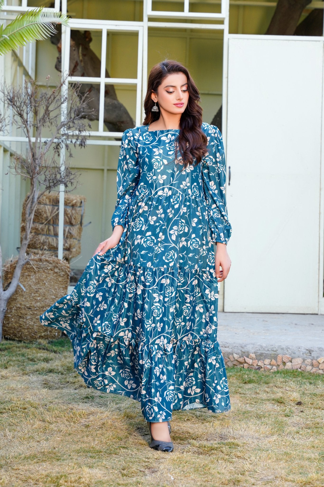 green maxi dress pakistani Green Pakistani Maxi Dress | Imrozia Serene Mehram Brides '23 | SB-13