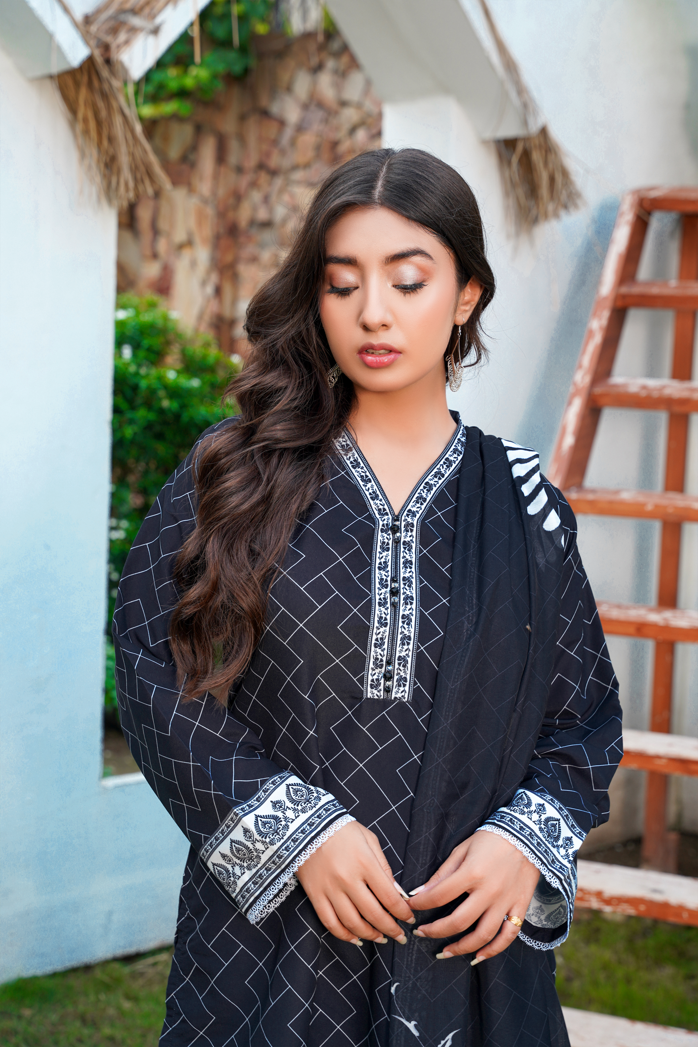 Ruhena: Black And White Color Lawn Dress 3PC - 430