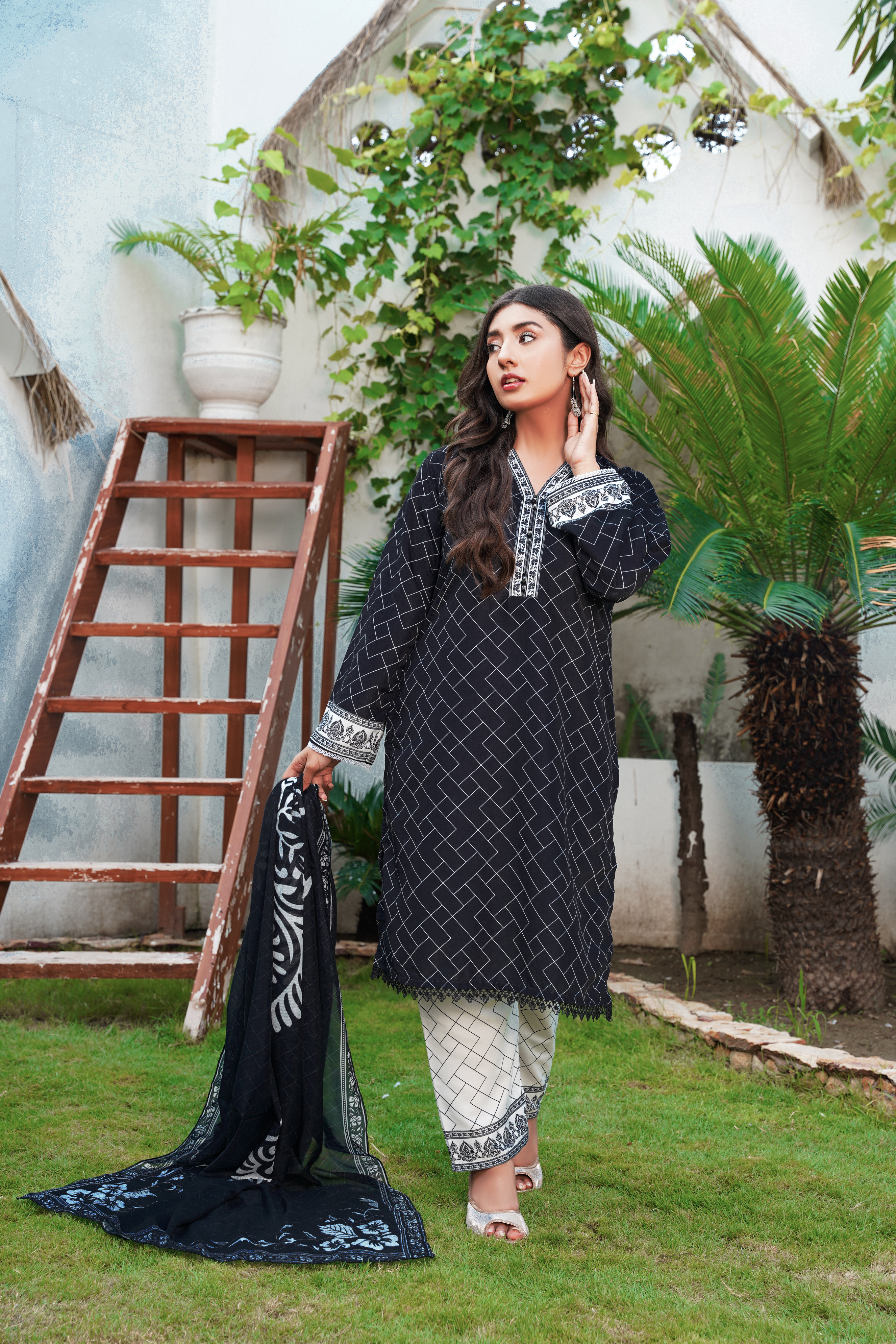 Ruhena: Black And White Color Lawn Dress 3PC - 430