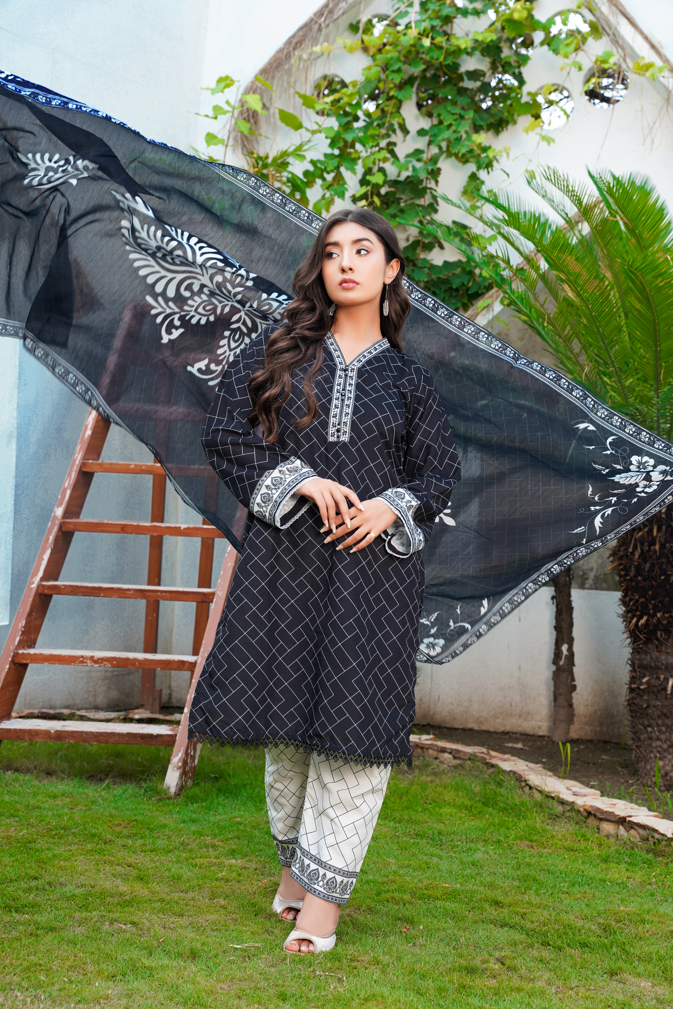 Ruhena: Black And White Color Lawn Dress 3PC - 430