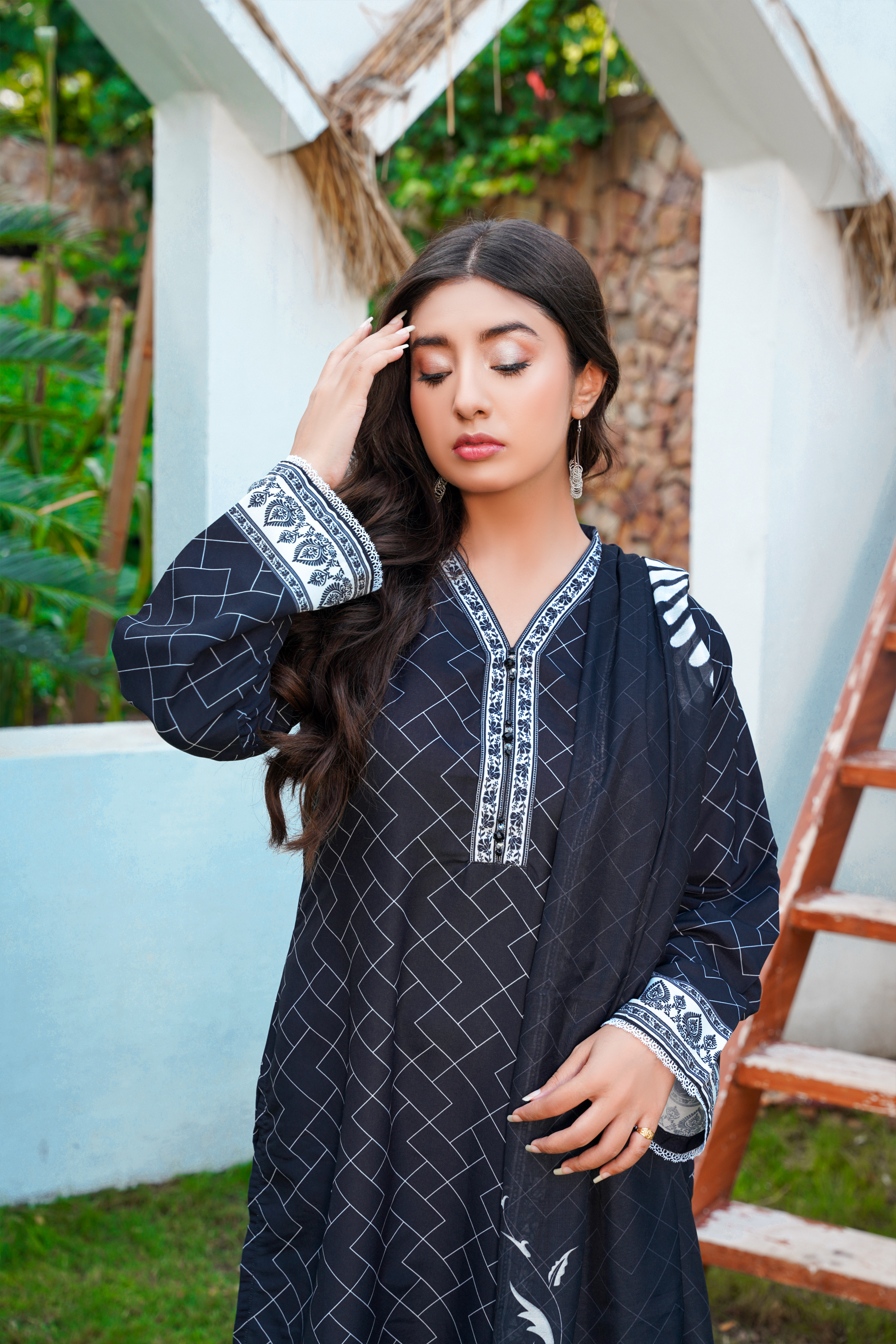 Ruhena: Black And White Color Lawn Dress 3PC - 430