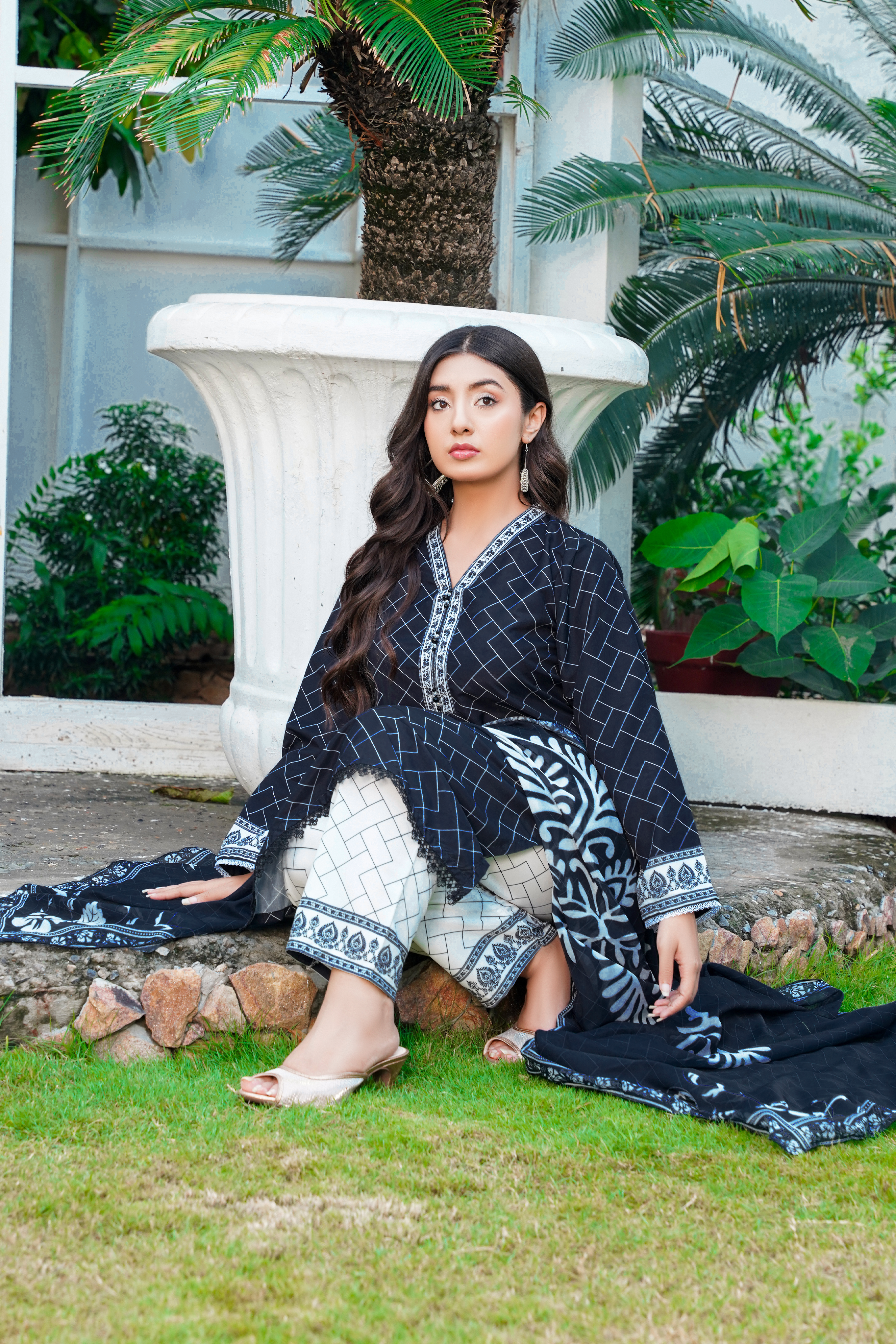 Ruhena: Black And White Color Lawn Dress 3PC - 430