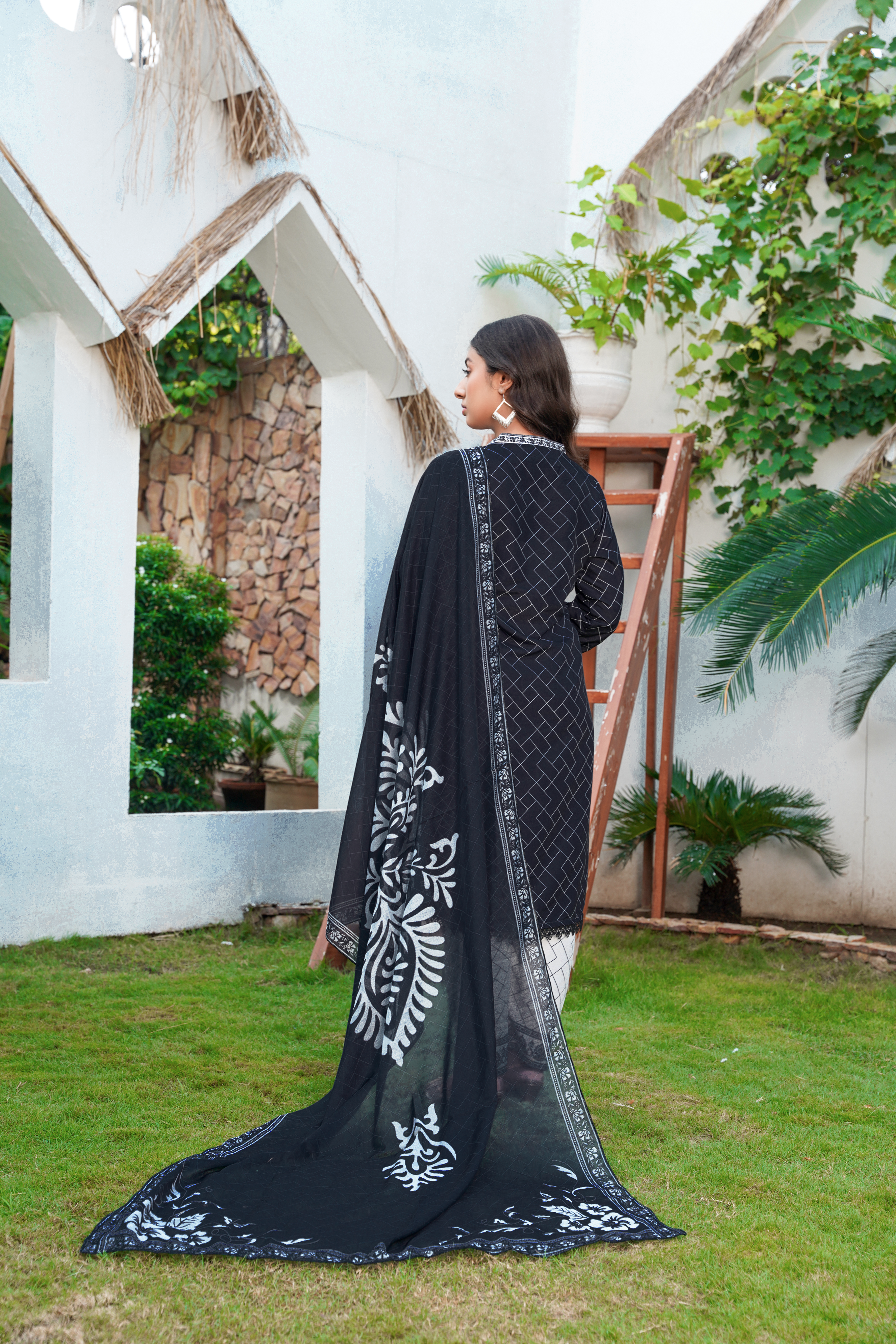 Ruhena: Black And White Color Lawn Dress 3PC - 430